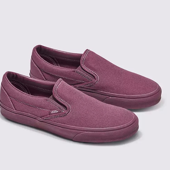 Vans WMNS Classic Slip-On
Pastel Mono Plum Wine
VN000CT5CHI
Sneakers - Picture 2 of 16